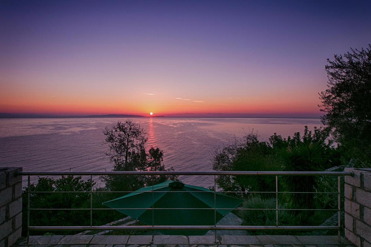 Kissakas Villas Leonídio Kültér fotó